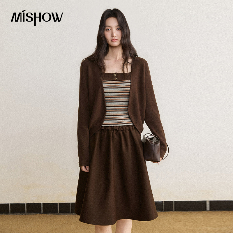 طقم ملابس نسائية من MISHOW لخر - مراجعة Embellish Knit وسعره