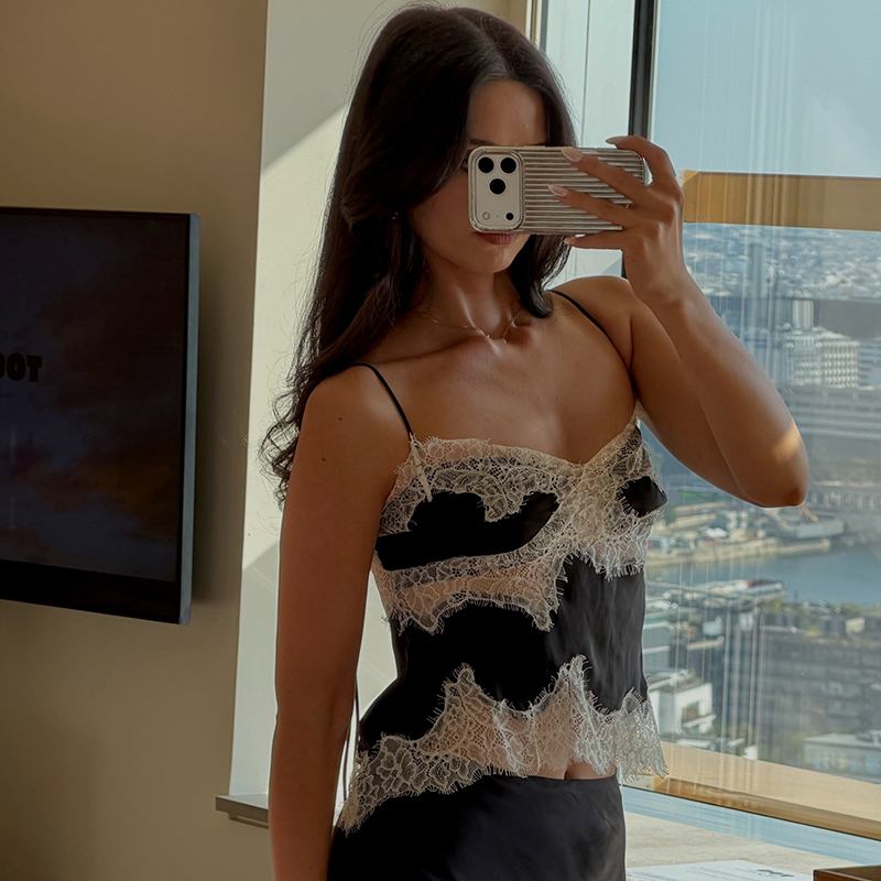 طقم تنورة من قطعتين مزين بالدا - مراجعة Elastic Lace Trim وسعره